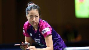신유빈, 세계탁구선수권 여자단식 32강 진출…2년 전 아픔 씻었다