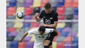 韓 꺾고 아시안컵 우승한 우즈벡, U-20월드컵엔 ‘쩔쩔’