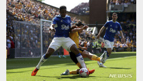 울버햄튼, 황희찬 인터뷰 게재…“다음 시즌 순위 올려야”