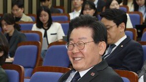 더불어민주당 호감도, 2년여 만에 다시 ‘최저’ [한국갤럽]