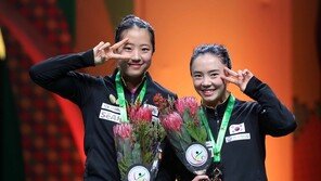 탁구 신유빈-전지희, 세계선수권 여자복식 값진 은메달…30년 만의 쾌거