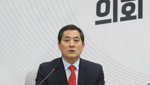 與 “경찰, 민노총 집회 불법으로 번지면 강력 대처해야”