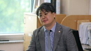 ‘동료 의원 성추행’ 박성호 부천시의원, 의원직 사퇴