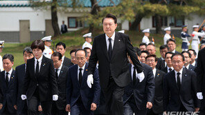 尹대통령, 故김봉학 일병 유해 안장식 참석