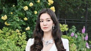 송혜교, 파격 X라인 드레스…여신 자태