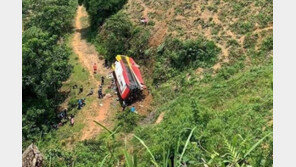 베트남 하노이서 한인 산행객들 태운 버스 추락…22명 다쳐