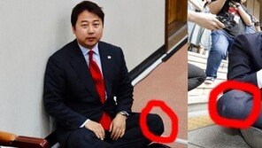 장예찬, 무릎보호대 차고 양반다리…‘장경태 기절쇼’ 의혹 시연