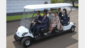 印尼 대통령, 일왕 탄 카트 직접 운전