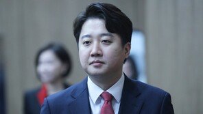 “이준석에 성접대 했다” 김성진, 검찰 참고인 조사