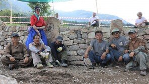 돌챙이들, 돌하르방 넣은 ‘제주표 돌담’ 세계에 알리다