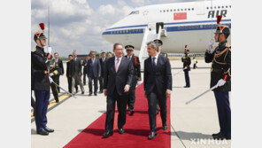 ‘유럽 순방’중 리창, 파리에 도착…마크롱 회담 예정