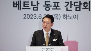 윤 대통령, 베트남 동포 만나 “양국 새로운 30년 동반자 관계 첫발”