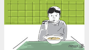 혹시 혼밥하세요?…살찌고 혈당 오른 사람들, 뜻밖의 원인