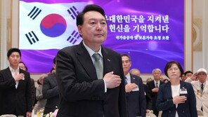 尹, 6·25 맞아 “자유 대한민국 있게 한 영웅들 피 묻은 군복 의미 기억해야”