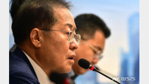 홍준표, ‘부하 직원에 반말’ 지적에 “친밀한 사람 아니면 반말 안한다”