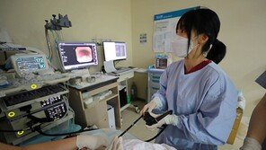 [인하대병원 메디스토리]동전-건전지 등 이물질 삼키면 ‘소아내시경’으로 응급조치 하세요 