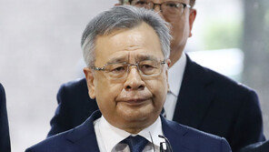 민주당 “檢, 박영수 뒷북 구속영장 청구…야당에만 속전속결”