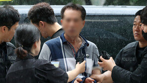 “동료들이 따돌려”…근무지 방화 혐의 50대 남성 영장심사 출석