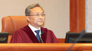 선거 180일 전 ‘화환 설치 금지’ 선거법 조항…헌재 “헌법불합치”