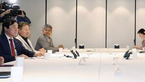 정부·의협, 의대정원 확대 두고 또 대립…논의는 계속