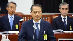 尹, 김규현 국정원장 유임…“안보-국민 위해 헌신하라”