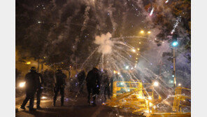 佛경찰, 교통검문 거부 17세 소년 사살… 분노 시위 확산 