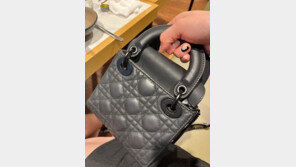 알바하다 액체 튄 명품가방… ‘700만원’ 전액 배상 요구