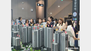 청량리 롯데캐슬 하이루체 분양 돌입… 평일에도 방문객 ‘북적’