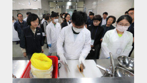 식약처장 “수입 수산물 방사능 검사 철저”…강릉·속초 현장방문