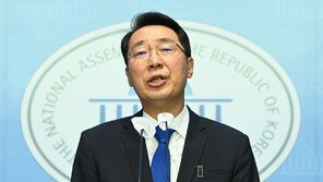 윤영찬 “尹 사실상 쿠데타로 대통령” vs 與 “국민 선택 폄훼 악의적”