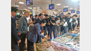 與 김영선·류성걸, 수조 바닷물 마시며 ‘오염수 괴담’ 대응