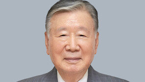 고향주민들에 1억씩 ‘통큰 회장’ 이중근…“여력되는 한 계속 기부”