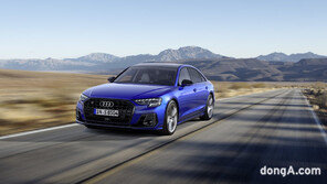 ‘더 뉴 아우디 S8’ 출시… 고성능 뱃지 달고 주행력↑