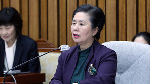 바닷물 마신 김영선 “민주, 국민 불안 총궐기…그래서 먹었다”