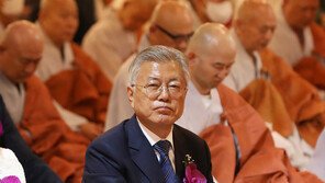 문재인 “아직도 냉전적 사고서 헤어나지 못해”…윤석열 우회 비판