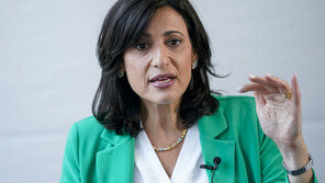 美 전염병 대응 수장의 마지막 당부 “과학의 정치화 경계해야”