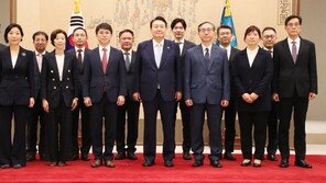 尹대통령, 13명의 신임 차관 임명…오찬서 ‘이권 카르텔 타파’ 강조