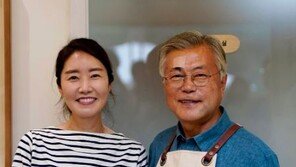 문재인, 이마에 반창고·턱에 시퍼런 멍…무슨일?