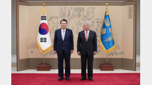 尹대통령 “권익위 잘 이끌어 달라”…장미란엔 “몰라보겠네”