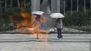 자전거 타다 쓰러지고, 공장 작업 후 탈진…폭염에 온열환자 속출