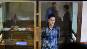 주러 美대사, ‘스파이 혐의 체포’ 러 구금 WSJ 기자 접견