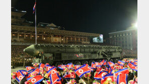 평양 김일성광장에서 ‘대형 구조물’ 또 포착…열병식 준비 지속