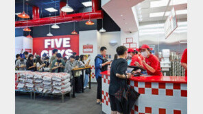 ‘파이브가이즈 강남’ 오픈 일주일만에 버거 1만5천개 팔려