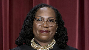 美 첫 흑인여성 대법관 잭슨…“과감한 데뷔와 독립적 행보”