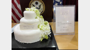 尹대통령, 주한 미대사관에 ‘3단 축하 케이크’ 보낸 사연