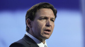 고전하는 ‘트럼프 대항마’ 디샌티스…캠프 내 회의론 대두