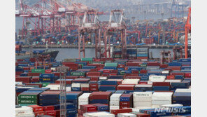 전문가들 “1.4%도 어려워…추가 재정 지출 가능성 열어둬야”