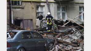 러 공습으로 우크라 38명 부상…생후 3개월 등 유아 12명 포함