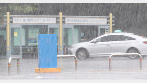 ‘시간당 30㎜’ 폭우에 한라산 입산 통제…“출근길 안전 주의”