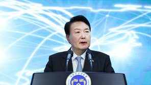 尹대통령 “과학기술 글로벌 협력·젊은 과학자 지원은 국가 책무”